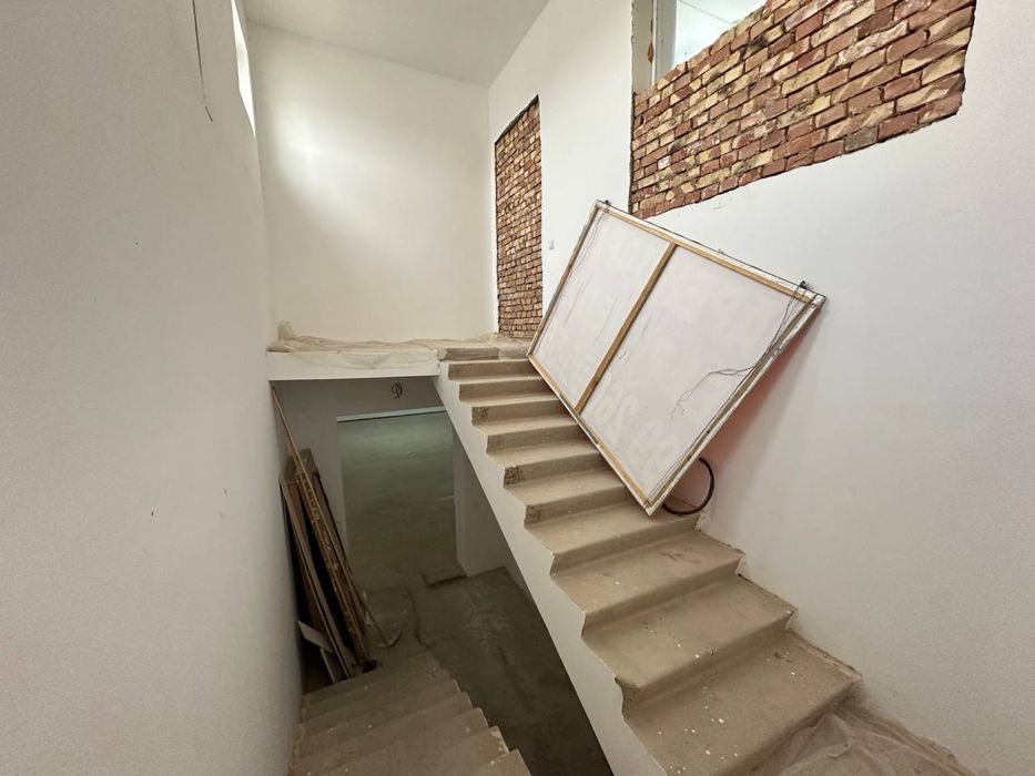 Нөкис қаласы орайлық базарға жақын жерде жайласқан имарат сатылады