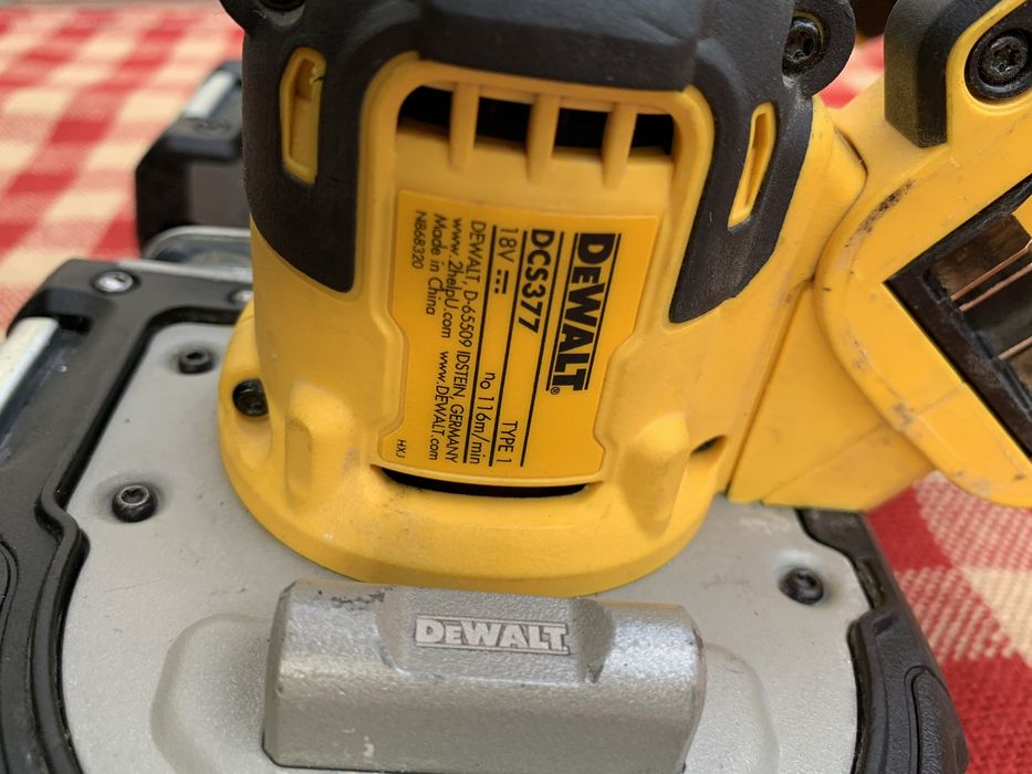 DeWALT DCS 377/компактен безчетков трион лентов