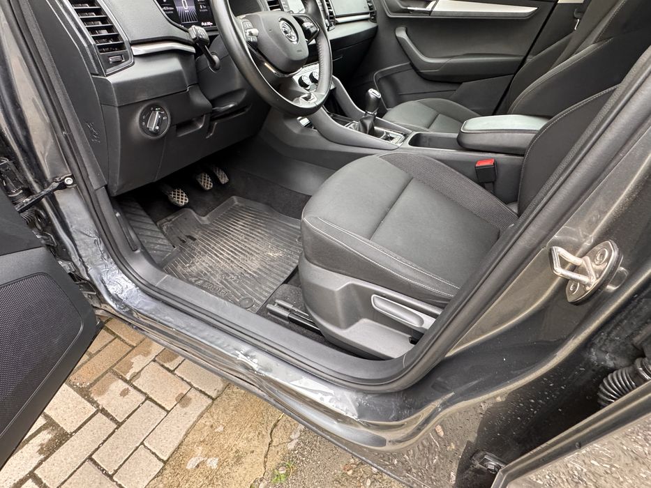 Skoda Karoq 1.5 TSI 150cp Facelift  2023 usor avariat