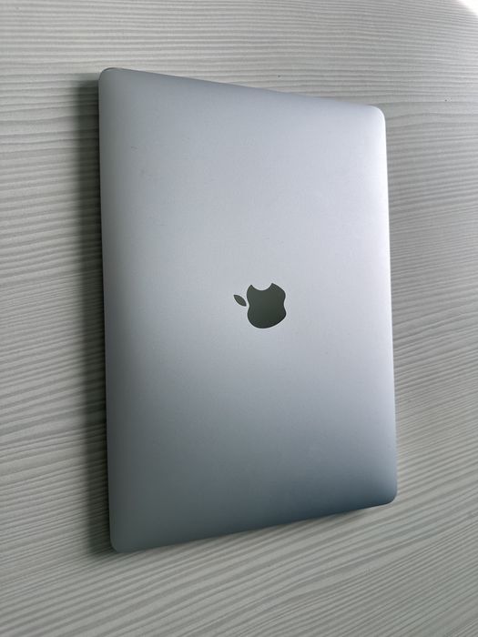 MacBook Air M1 - 8Gb - SSD256 - 2 cicluri - stare foarte buna
