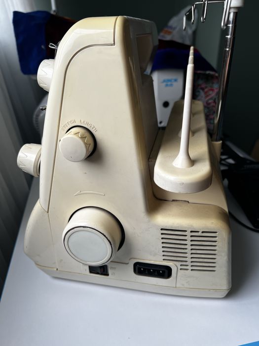 Оверлок Merrylock 640DSA