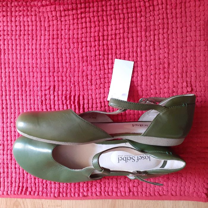 Продавам затворени летни обувки, номер 41