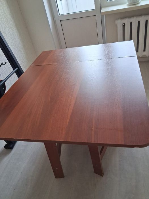 Продам стол за 10000