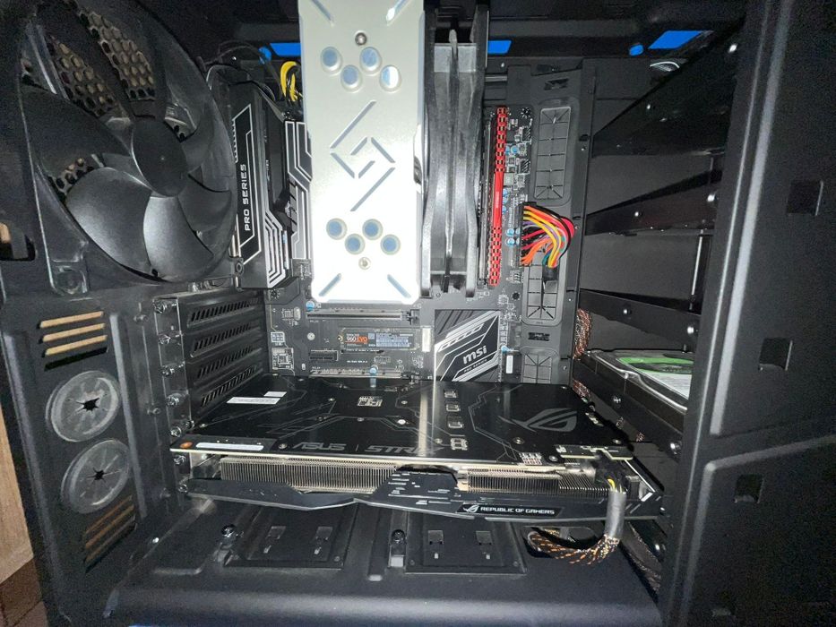 Calculator gaming cu Windows 10 Pro cu licenta