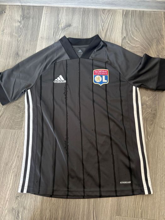 Vând tricou Adidas