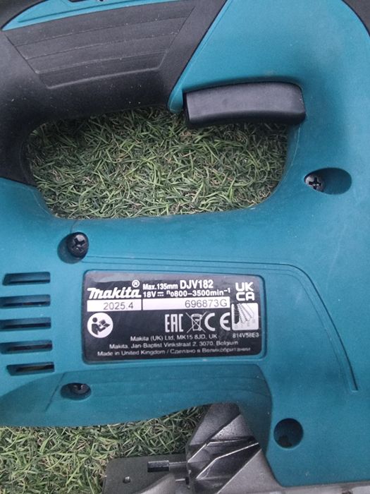 Fierastrau pendular makita djv 182