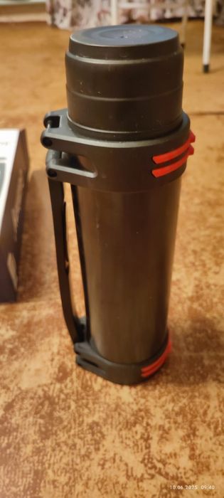 Продам термос новый