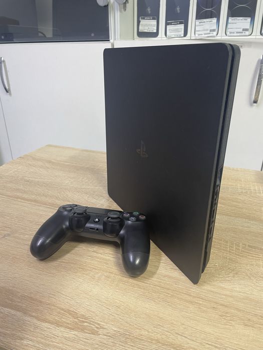 Play station 4 slim