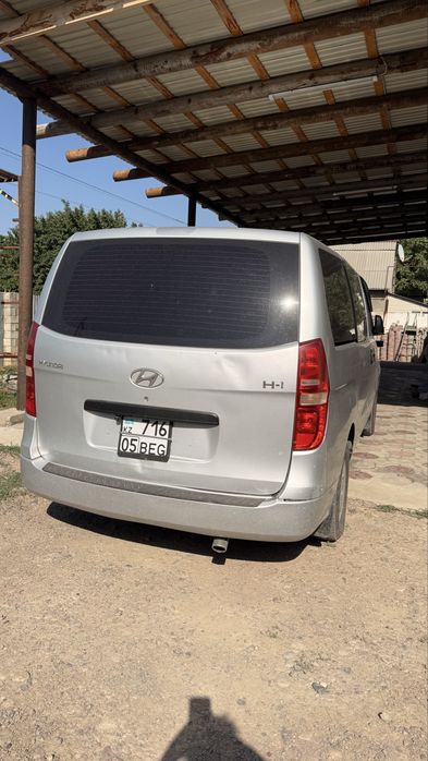 Продаётся Hyundai H-1, 2009 года.