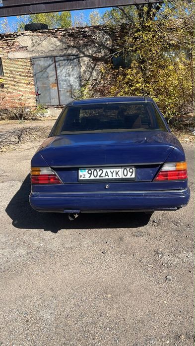 Продаю мерса е300 в хорошем сосятоние