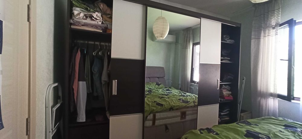 Гардероб с плъзгащи врати