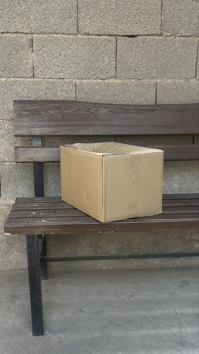 картонная коробка