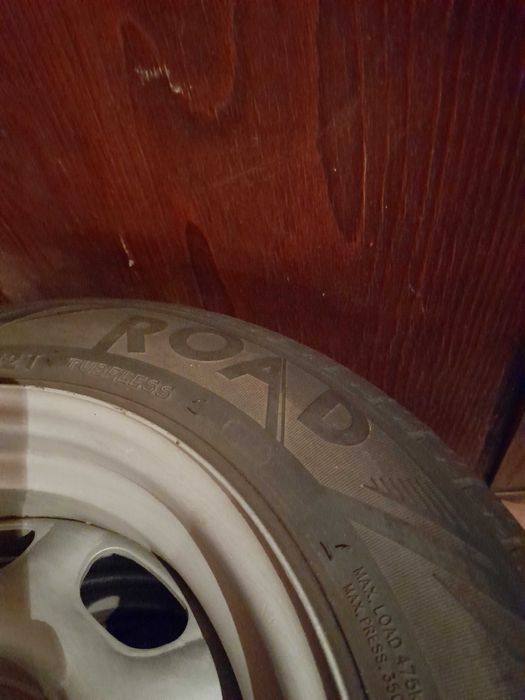 Автомобилни гуми с джанти