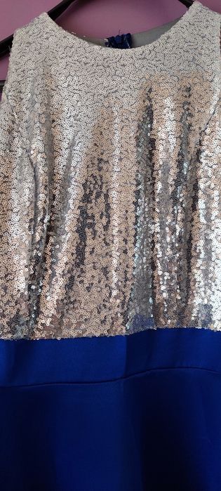 Официални роклии