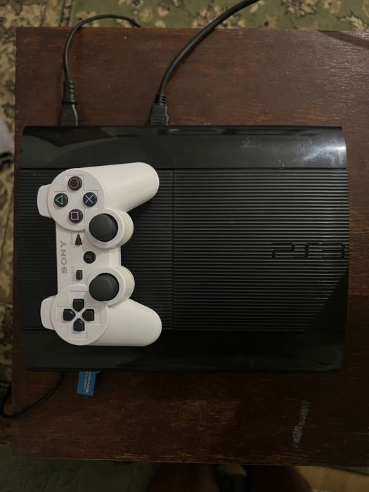 PlayStation 3 Super Slim 465 GB (modat HEN) – stare foarte bună