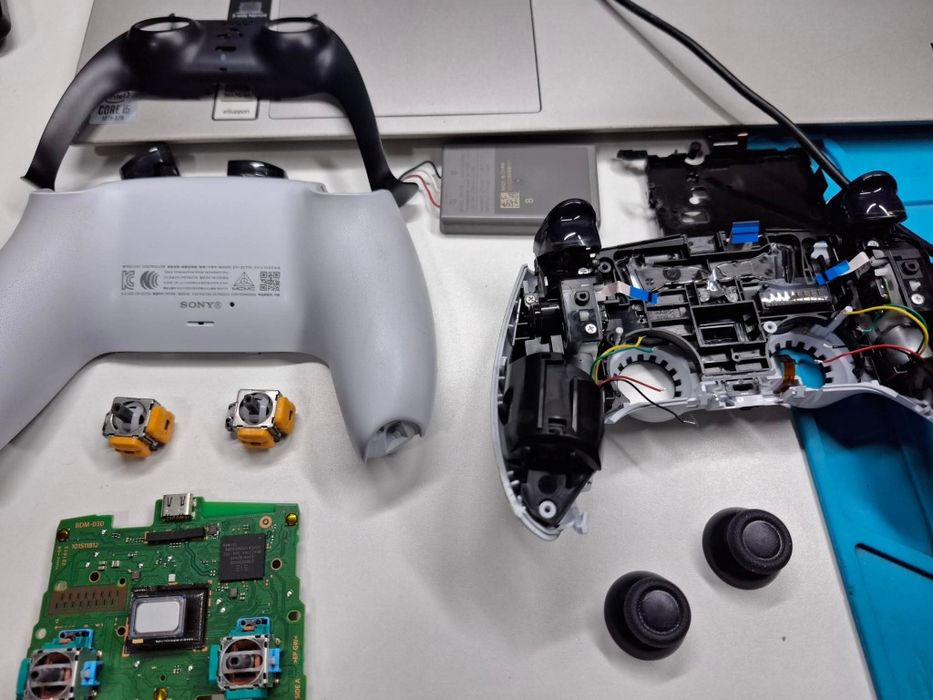 Reparatii Controller PS5–Schimb Joystick/Analog Hall Effect 80 LEI