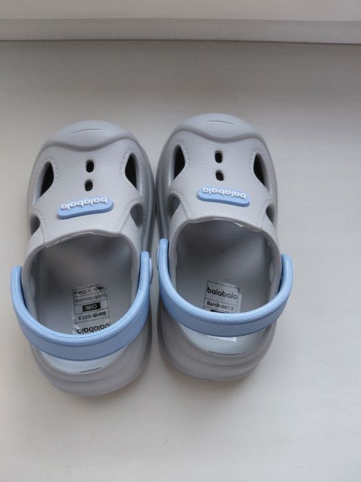 Продам детские сандалии сабо