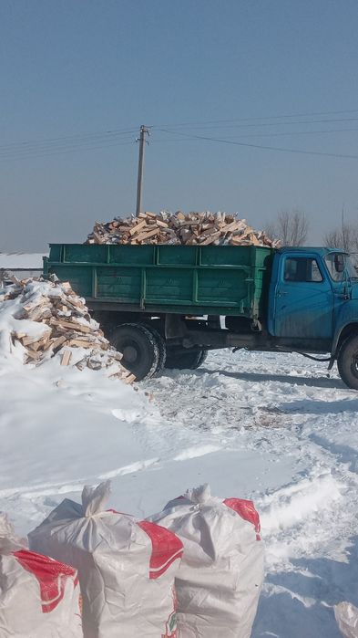 Продам дрова колотые доставка угля и прочие услуги.