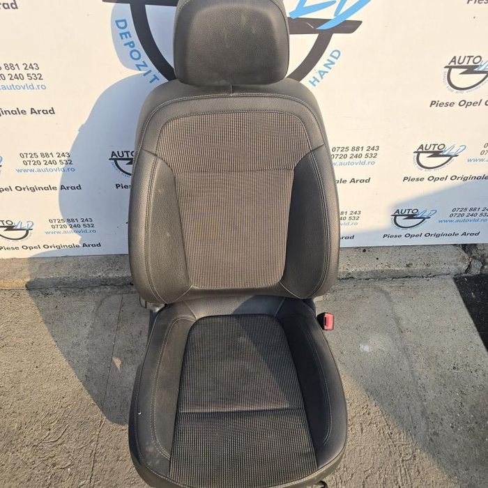 Scaun dreapta fata semi piele Opel Astra J