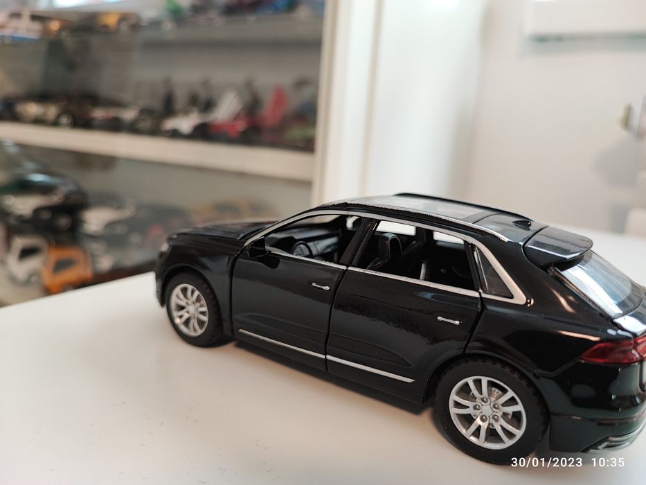 Machetă Audi Q8 1:32