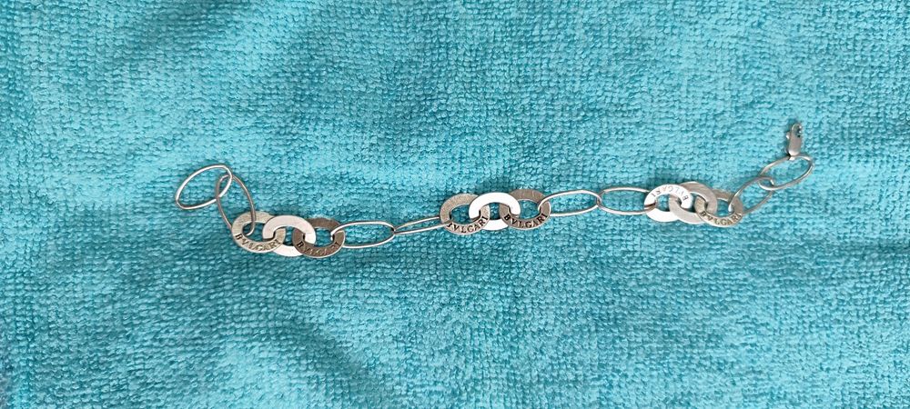 Сребърни гривни и медальони