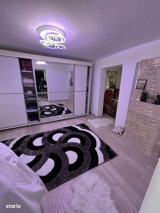 De vanzare casa in Roman cu 4 camere, suprafata de 230mp, 92.000euro