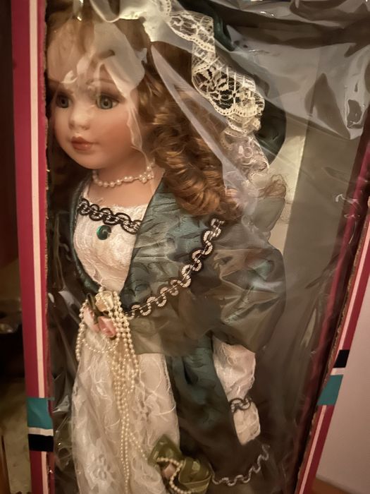 Куклы фарфоровые(коллекционные)