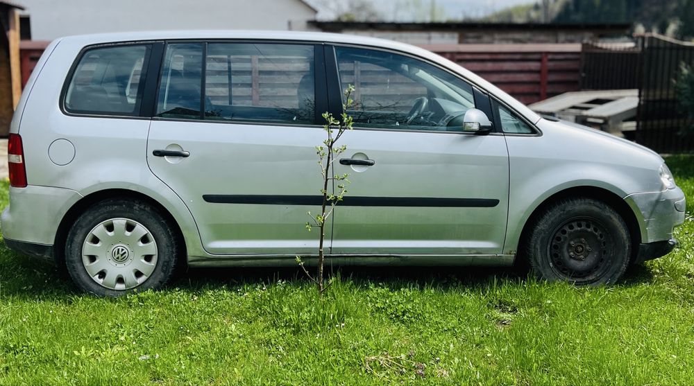 Volkswagen Touran 2.0 TDI – 7 Locuri – Întreținut-merge bine, Acte la Zi