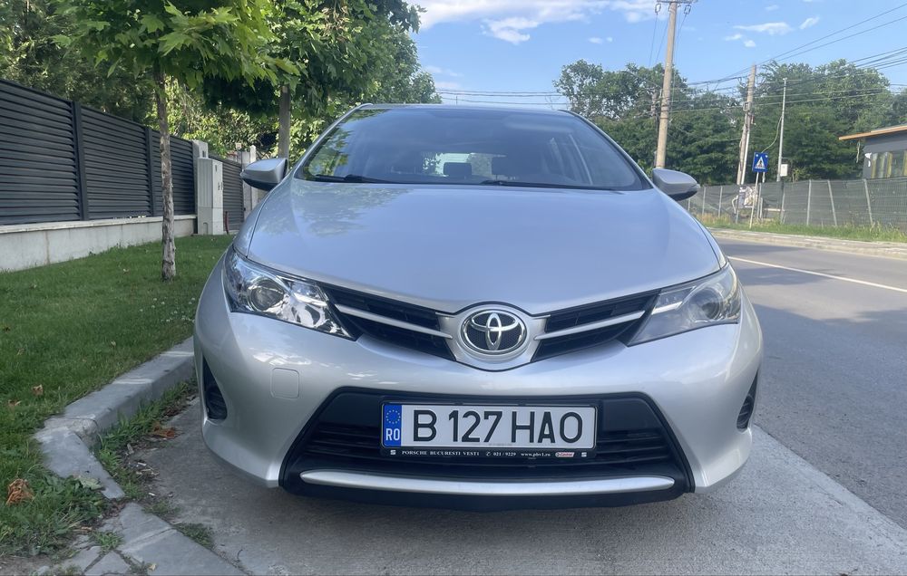 TOYOTA Auris