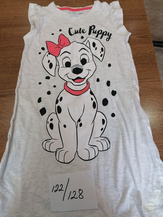 Vând pijamale pt fete