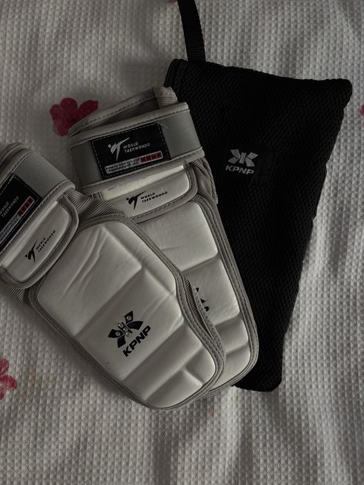 Добок,шлем,щитки,носки