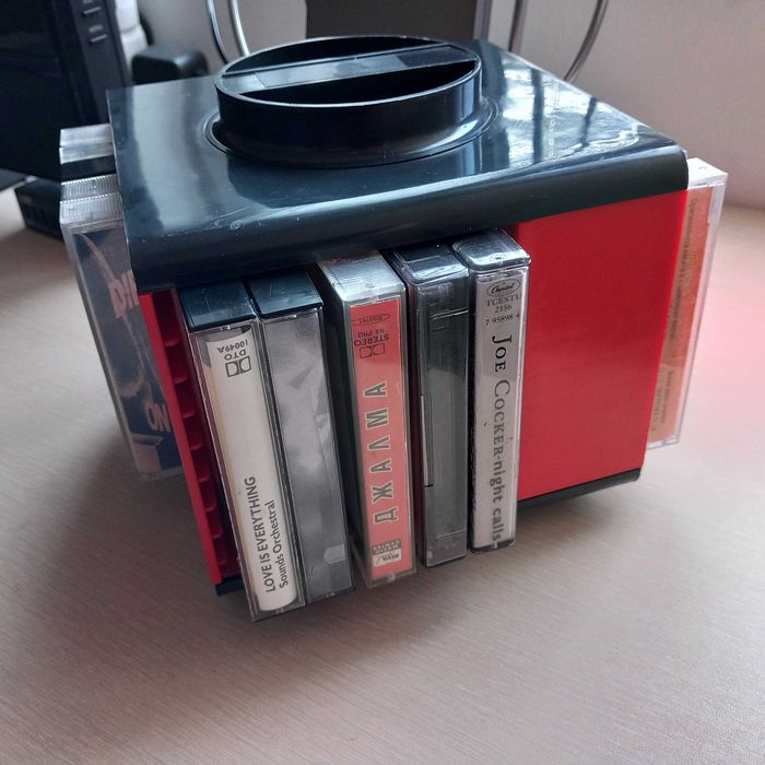 колекция аудио касети със стойка