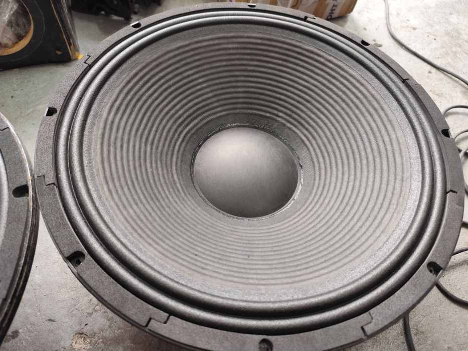18-ки Eminence Sigma Pro 650 wats RMS.