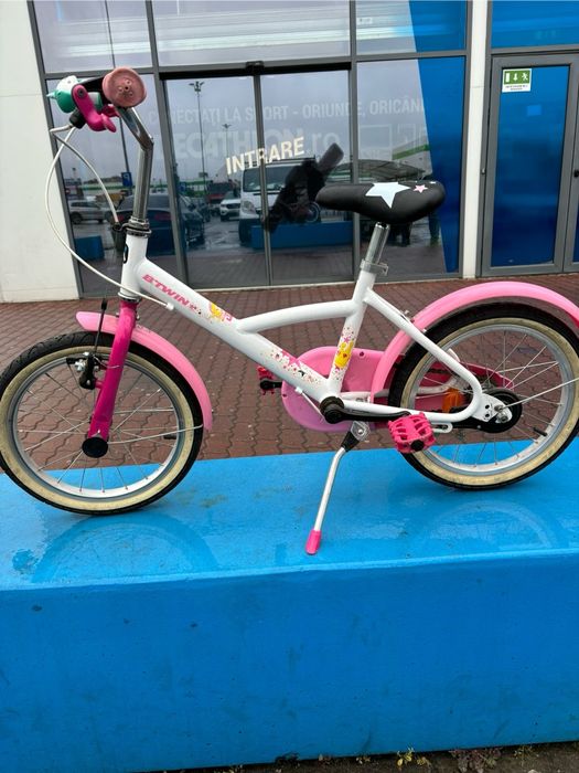 Vînd bicicletă fetiță