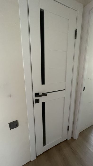 Продам полный комплект двери. Ширина полотна 60 см.