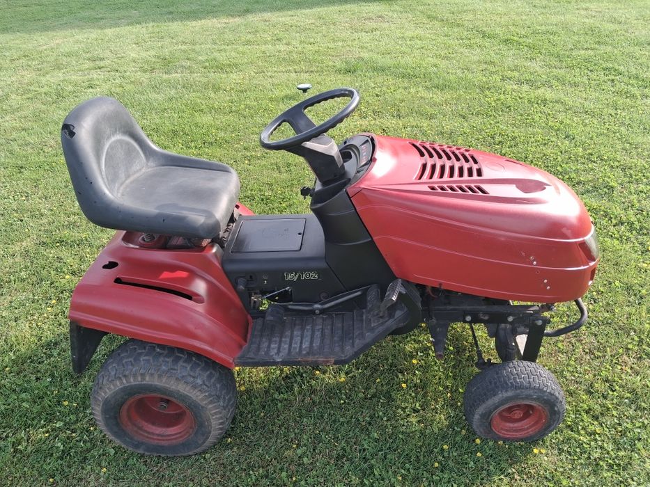 Tractor pentru tuns gazon. CASTENGARDEN