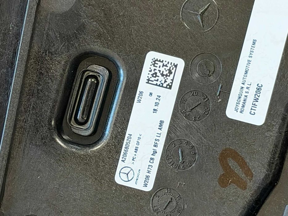 Trimuri Bord Carbon / OEM / Mercedes / AMG /C-Class W206 / W236 CLE / AMG C63 / C43 AMG / Noi Originale Sigilate in Cutie