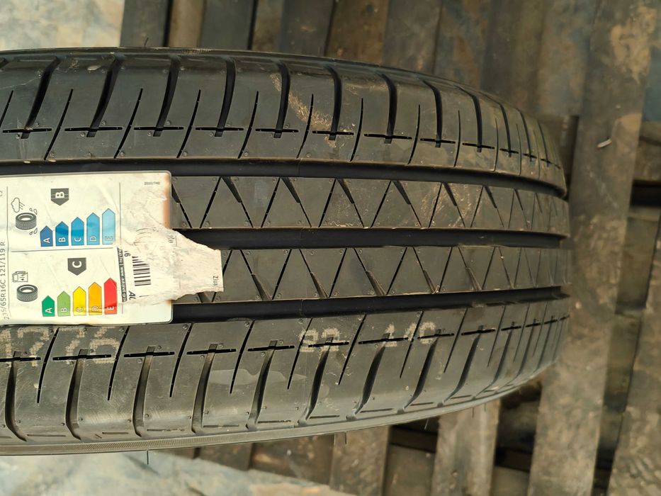 Vand anvelope de vara 235/65x16C marca YOKOHAMA  model RY55