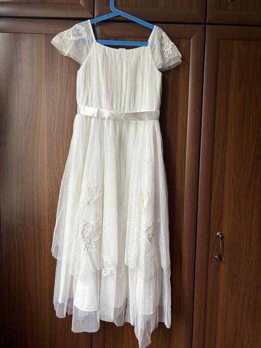 Бяла детска рокля