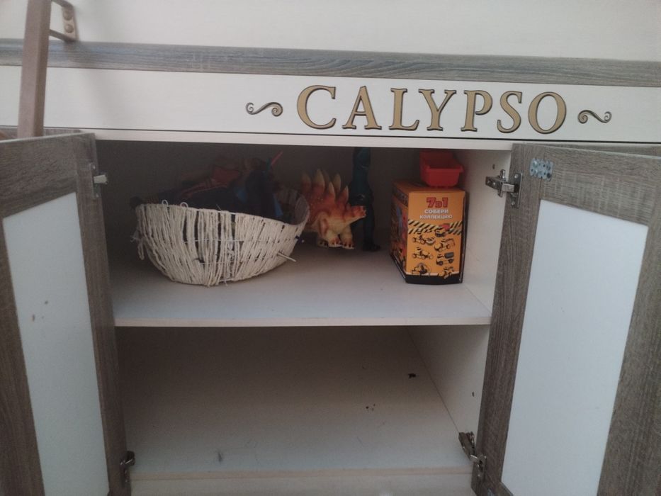 кровать с матрасом  в отличном состоянии