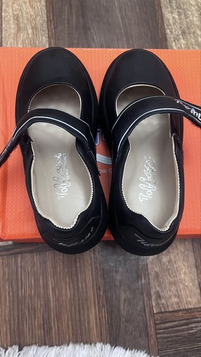 Продается детская обувь