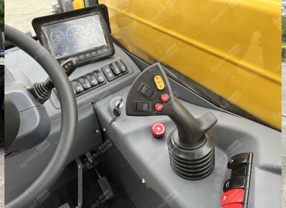 Încărcător telescopic 74 HP / Eurotrac TH25.6