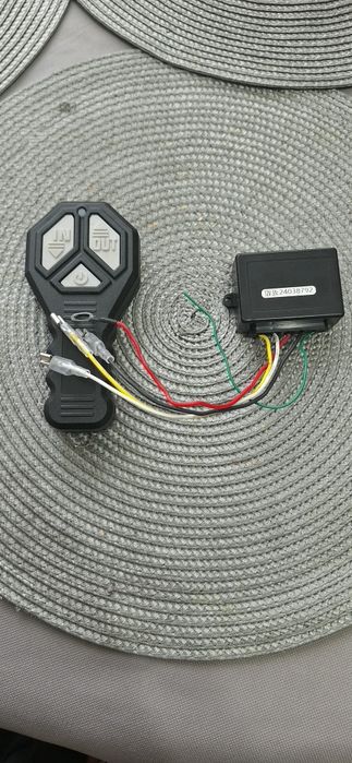 продавам дистанционно управление за джипова лебетка power winch чисто