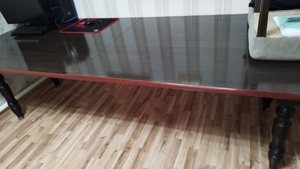 Деревянныей стол