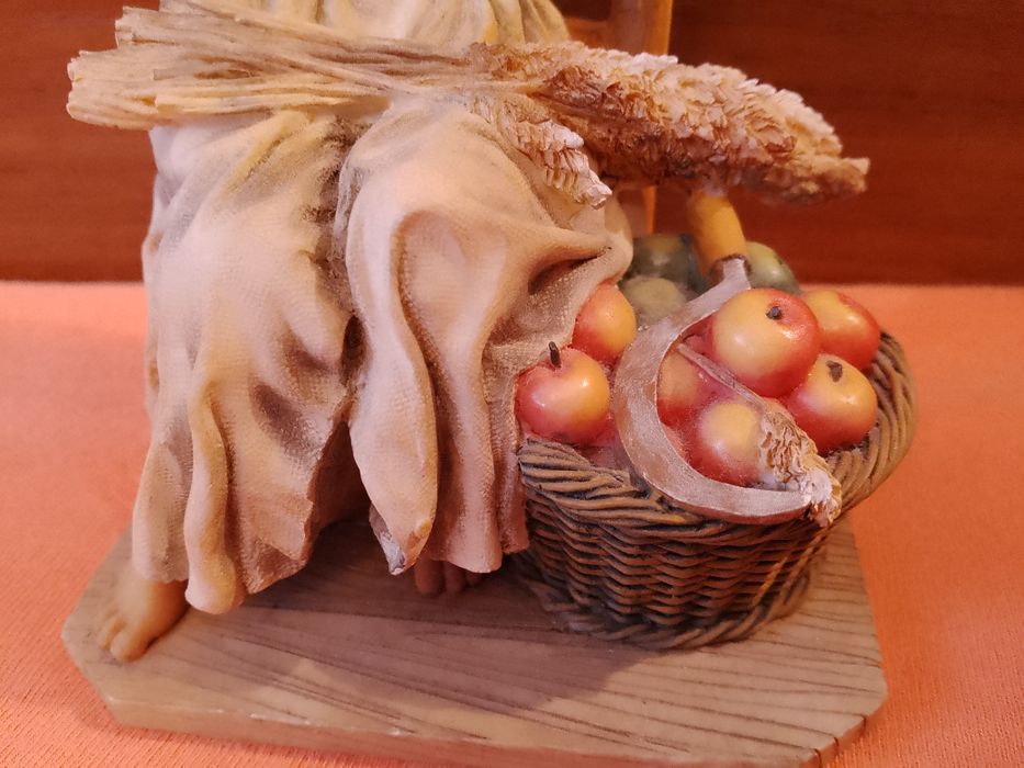 Две фигури "Зимна реколта" и "Котета"