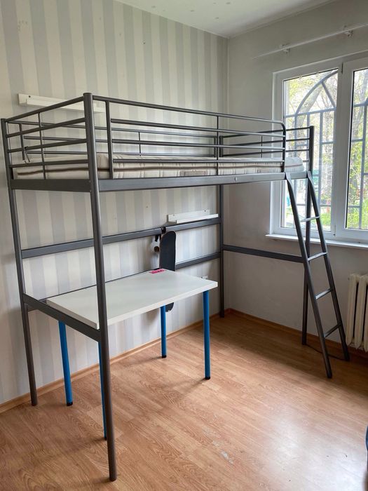 Детско легло с матрак и маса от ИКЕА