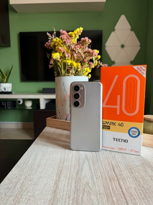 Продам смартфон Tecno Spark 40 Pro Plus