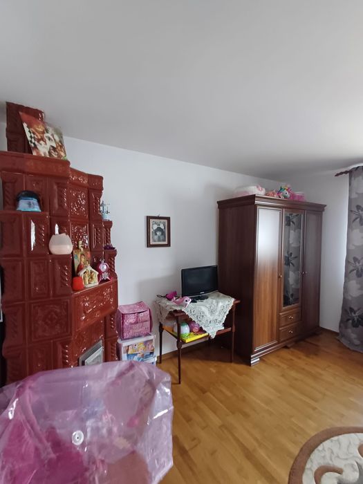 Proprietar vând casă Bolotesti-Gagesti(la piata) tel.00393202241732