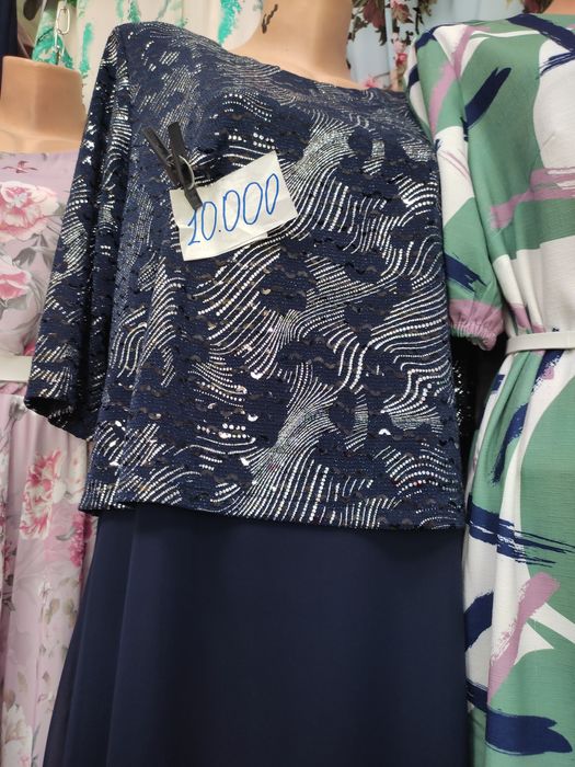 Платья новые продам