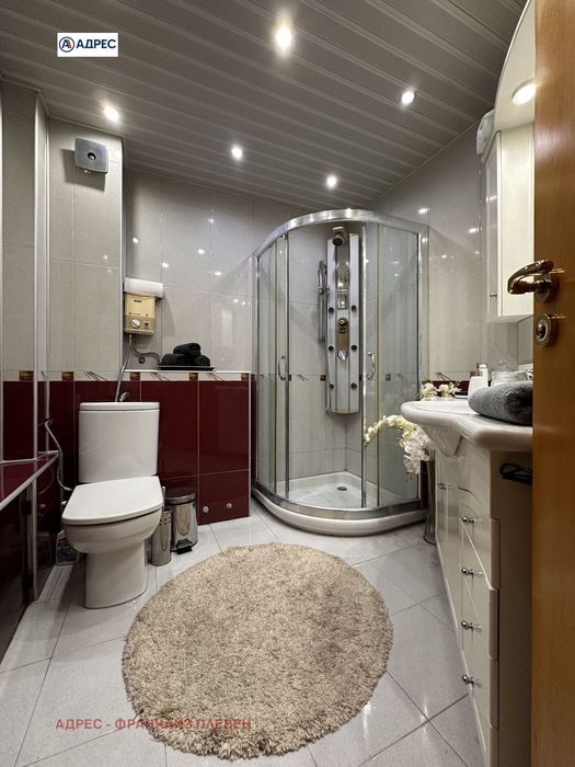 Продава се Тристаен апартамент в Плевен, Идеален център - 110 кв.м за 1637 €/кв.м - Снимка #11